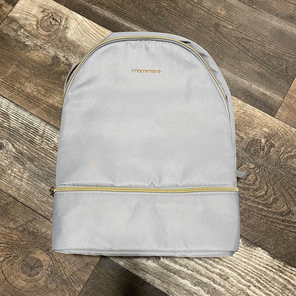 Mommore diaper Bag with changing pad.. Silver with gold zippers
